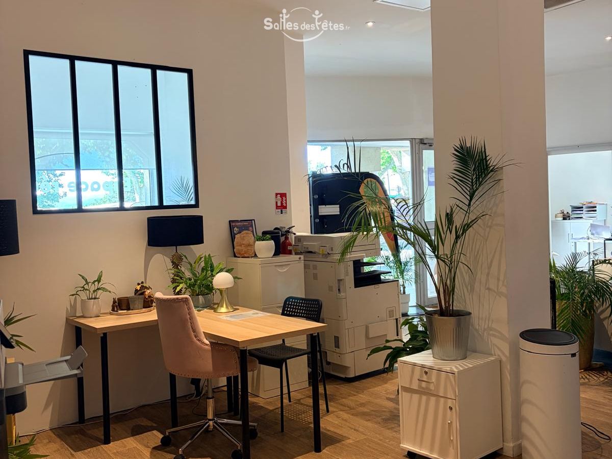 Salle réunion privée et espace de travail partagé